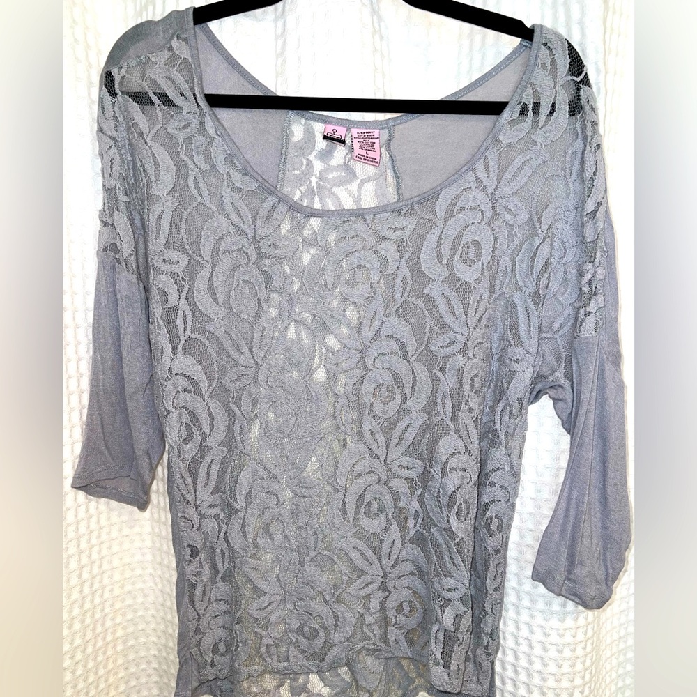 Ladies Gray Lace down the middle. Front and back of Blouse. Mid sleeves. Large